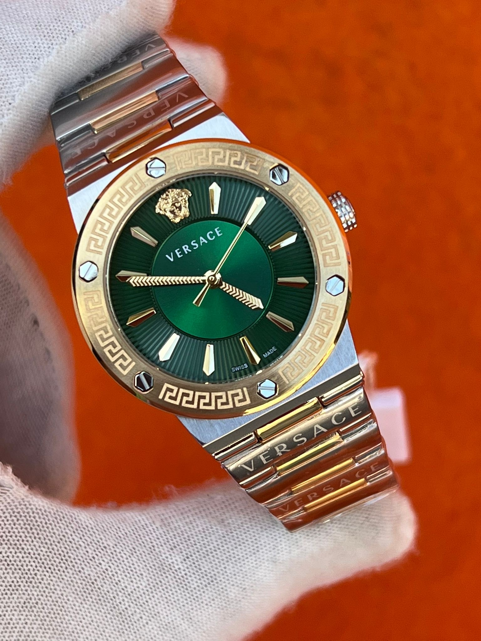 MM2582- Versace VRSCVEVH00720  Kadın Saati - 38mm