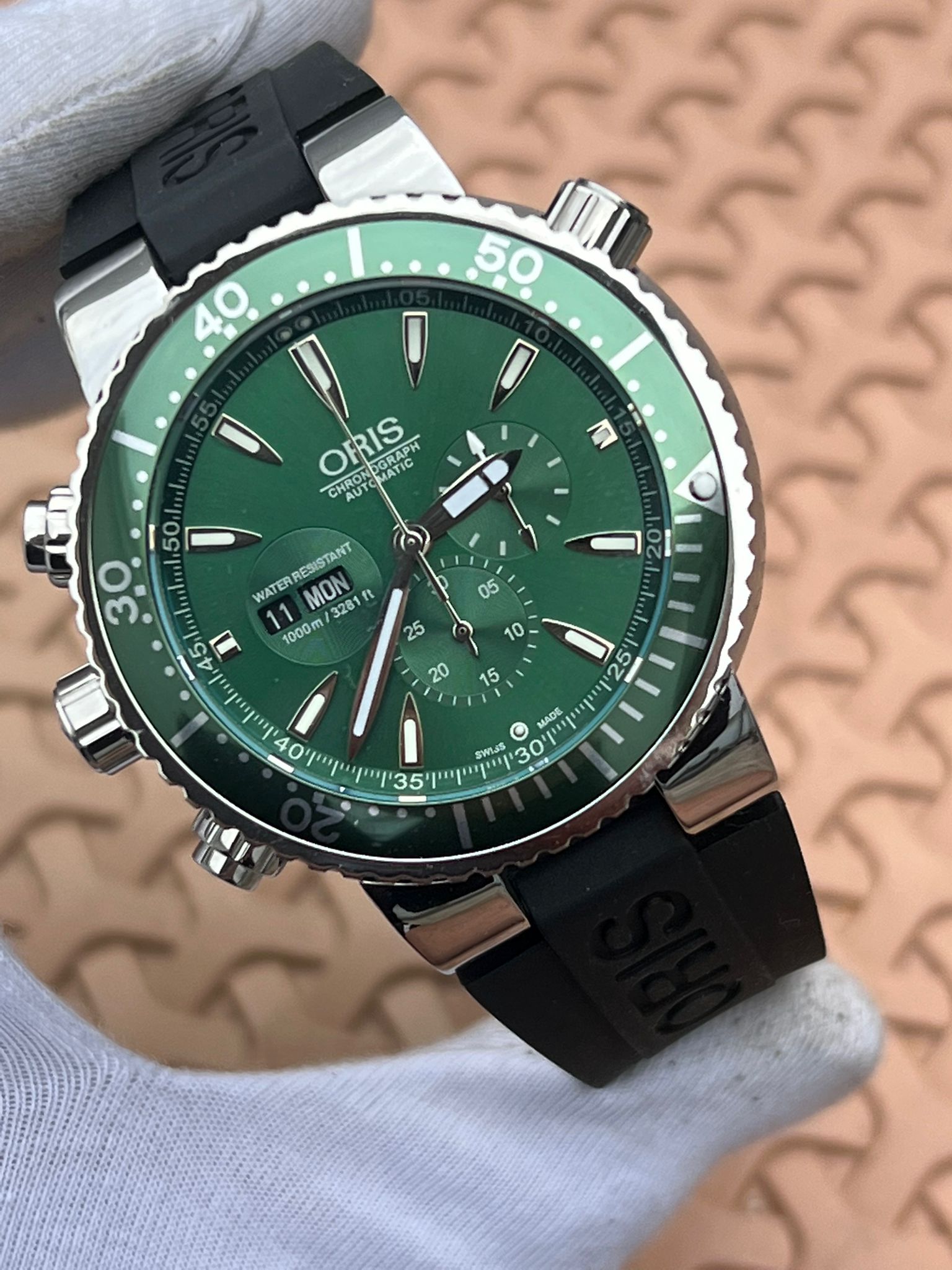 MM2610- Oris Chronograph Day-Date Green 44mm