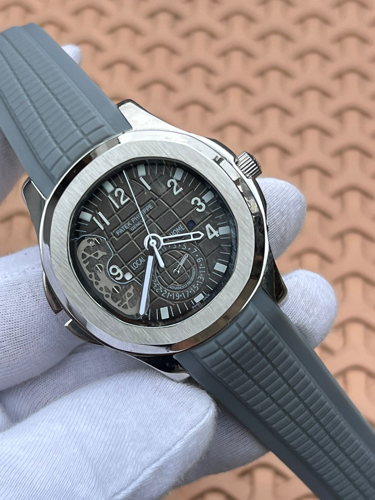 MM2612- Patek Philippe Aquanaut Grey